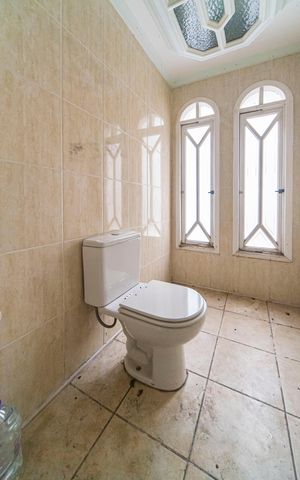 Casa à venda com 340m², 5 quartos e 7 vagas Casa à venda com 340m², 5 quartos e 7 vagasLavabo