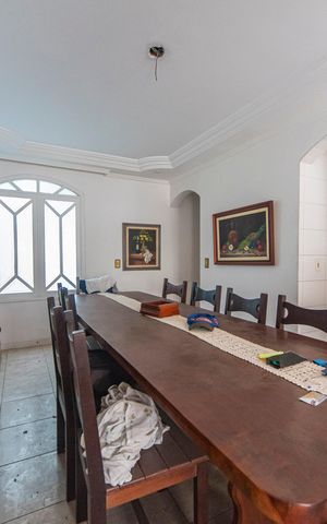 Casa à venda com 340m², 5 quartos e 7 vagas Casa à venda com 340m², 5 quartos e 7 vagasSala de Jantar