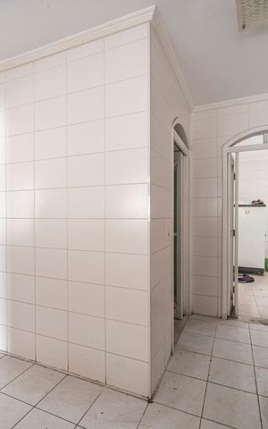 Casa à venda com 340m², 5 quartos e 7 vagas Casa à venda com 340m², 5 quartos e 7 vagasCozinha