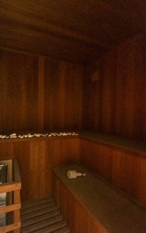 Casa à venda com 340m², 5 quartos e 7 vagas Casa à venda com 340m², 5 quartos e 7 vagasSauna