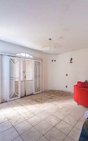 Casa à venda com 340m², 5 quartos e 7 vagas Casa à venda com 340m², 5 quartos e 7 vagasQuarto 5