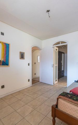 Casa à venda com 340m², 5 quartos e 7 vagas Casa à venda com 340m², 5 quartos e 7 vagasQuarto 4