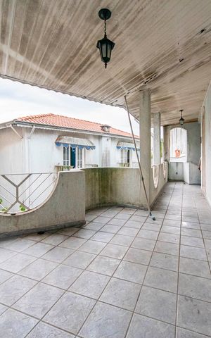 Casa à venda com 340m², 5 quartos e 7 vagas Casa à venda com 340m², 5 quartos e 7 vagasVaranda