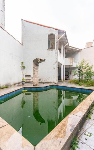Casa à venda com 340m², 5 quartos e 7 vagas Casa à venda com 340m², 5 quartos e 7 vagasPiscina