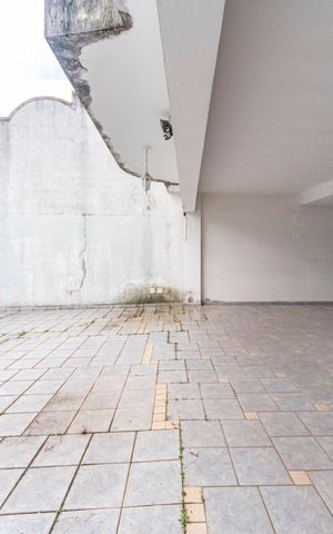 Casa à venda com 340m², 5 quartos e 7 vagas Casa à venda com 340m², 5 quartos e 7 vagasGaragem