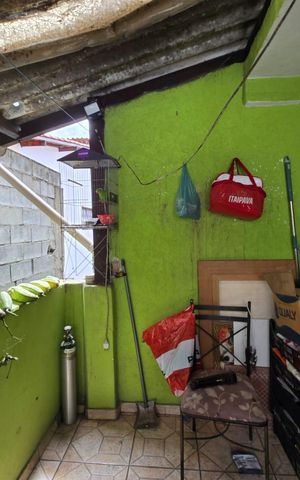 Casa à venda com 172m², 5 quartos e 1 vaga Casa à venda com 172m², 5 quartos e 1 vagaCasa 02 Quarto 01 Varanda