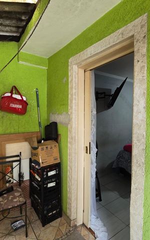 Casa à venda com 172m², 5 quartos e 1 vaga Casa à venda com 172m², 5 quartos e 1 vagaCasa 02 Quarto 01 Varanda