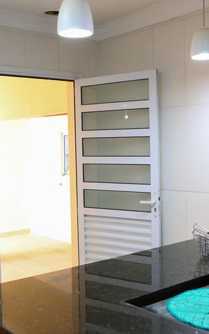 Casa à venda com 158m², 2 quartos e 2 vagas Casa à venda com 158m², 2 quartos e 2 vagasCozinha