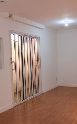 Casa à venda com 158m², 2 quartos e 2 vagas Casa à venda com 158m², 2 quartos e 2 vagasSala