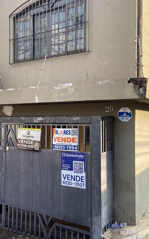 Casa à venda com 158m², 2 quartos e 2 vagas Casa à venda com 158m², 2 quartos e 2 vagasFachada