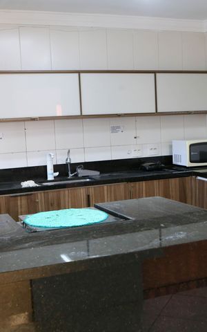 Casa à venda com 158m², 2 quartos e 2 vagas Casa à venda com 158m², 2 quartos e 2 vagasCozinha