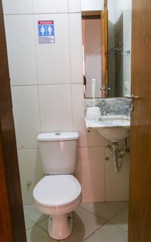 Casa à venda com 158m², 2 quartos e 2 vagas Casa à venda com 158m², 2 quartos e 2 vagasBanheiro social