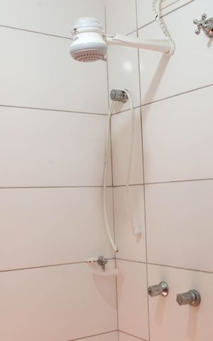 Casa à venda com 158m², 2 quartos e 2 vagas Casa à venda com 158m², 2 quartos e 2 vagasBanheiro social