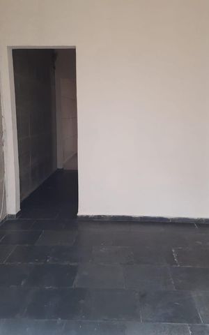 Casa à venda com 220m², 6 quartos e 2 vagas Casa à venda com 220m², 6 quartos e 2 vagasÁrea externa