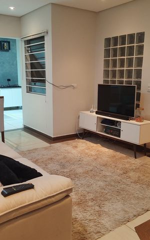 Casa à venda com 220m², 6 quartos e 2 vagas Casa à venda com 220m², 6 quartos e 2 vagasSala