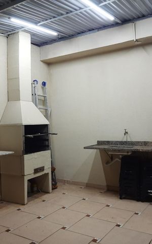 Casa à venda com 220m², 6 quartos e 2 vagas Casa à venda com 220m², 6 quartos e 2 vagasÁrea externa