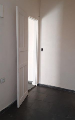Casa à venda com 220m², 6 quartos e 2 vagas Casa à venda com 220m², 6 quartos e 2 vagasQuarto