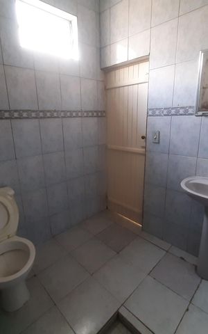 Casa à venda com 220m², 6 quartos e 2 vagas Casa à venda com 220m², 6 quartos e 2 vagasBanheiro