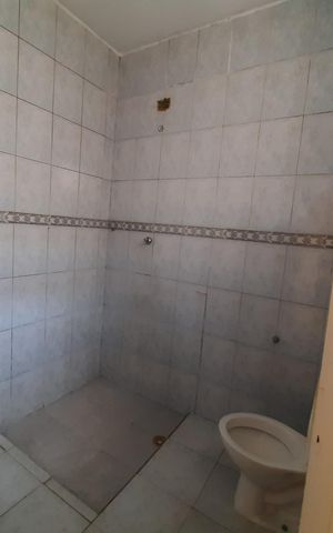 Casa à venda com 220m², 6 quartos e 2 vagas Casa à venda com 220m², 6 quartos e 2 vagasBanheiro