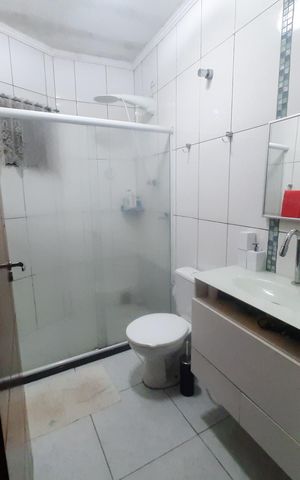 Casa à venda com 220m², 6 quartos e 2 vagas Casa à venda com 220m², 6 quartos e 2 vagasBanheiro