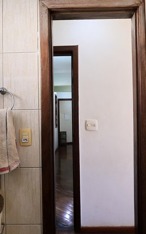 Casa à venda com 300m², 4 quartos e 4 vagas Casa à venda com 300m², 4 quartos e 4 vagasBanheiro da Suíte
