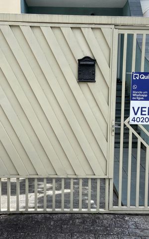 Casa para alugar com 116m², 2 quartos e 2 vagas Casa para alugar com 116m², 2 quartos e 2 vagasFachada