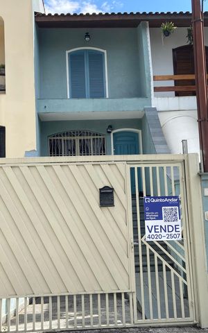 Casa para alugar com 116m², 2 quartos e 2 vagas Casa para alugar com 116m², 2 quartos e 2 vagasFachada