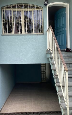 Casa para alugar com 116m², 2 quartos e 2 vagas Casa para alugar com 116m², 2 quartos e 2 vagasGaragem