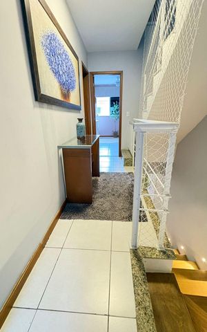Casa de condomínio à venda com 232m², 3 quartos e 1 vagaCorredor