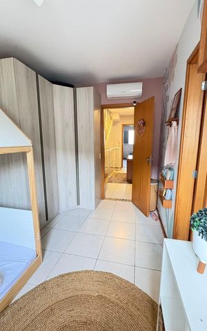 Casa de condomínio à venda com 232m², 3 quartos e 1 vagaSótão