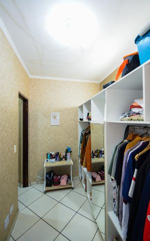Casa à venda com 214m², 3 quartos e 3 vagasCloset da suíte