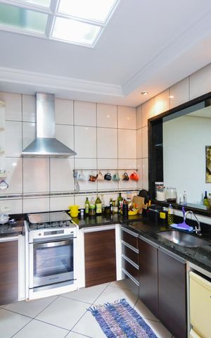 Casa à venda com 214m², 3 quartos e 3 vagasCozinha