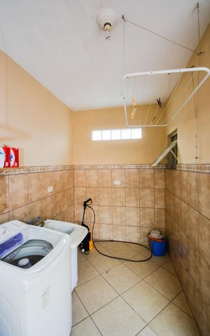 Casa à venda com 214m², 3 quartos e 3 vagasÁrea de Serviço