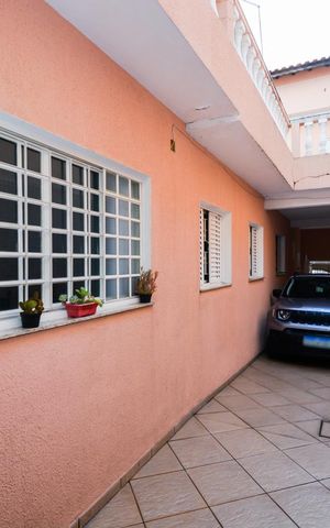 Casa à venda com 214m², 3 quartos e 3 vagasGaragem