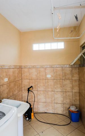 Casa à venda com 214m², 3 quartos e 3 vagasÁrea de Serviço