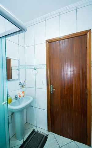 Casa à venda com 214m², 3 quartos e 3 vagasBanheiro Social