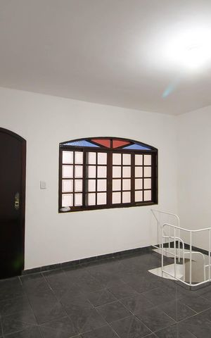 Casa à venda com 156m², 3 quartos e 2 vagas Casa à venda com 156m², 3 quartos e 2 vagasSala