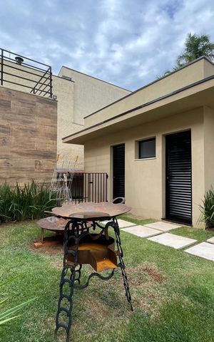 Casa de condomínio à venda com 300m², 4 quartos e 4 vagas