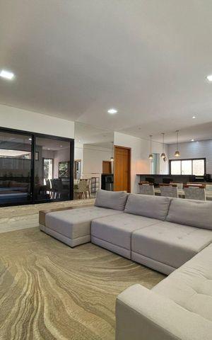 Casa de condomínio à venda com 300m², 4 quartos e 4 vagas