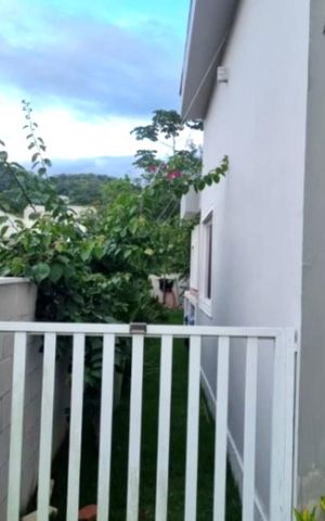 Casa de condomínio para alugar com 195m², 3 quartos e 3 vagas Casa de condomínio para alugar com 195m², 3 quartos e 3 vagasVaranda