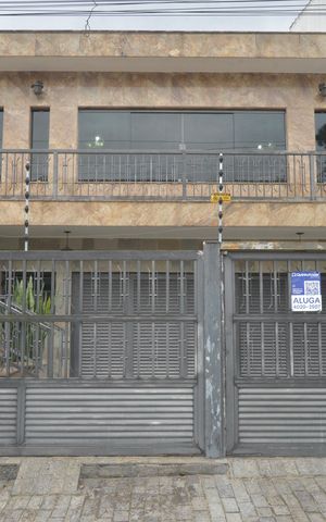 Casa para alugar com 290m², 3 quartos e 5 vagasFachada