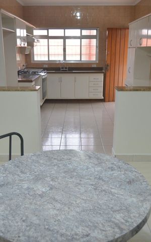 Casa para alugar com 290m², 3 quartos e 5 vagasCozinha