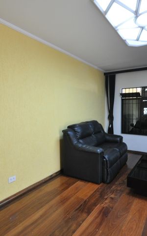 Casa à venda com 122m², 3 quartos e 2 vagasSala