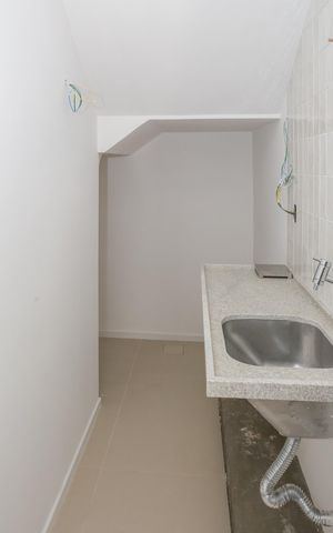 Apartamento à venda com 220m², 3 quartos e 2 vagas Apartamento à venda com 220m², 3 quartos e 2 vagasÁrea de Serviço