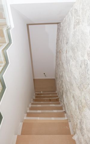 Apartamento à venda com 220m², 3 quartos e 2 vagas Apartamento à venda com 220m², 3 quartos e 2 vagasEscada