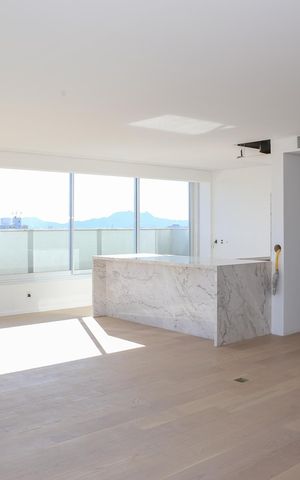 Apartamento à venda com 220m², 3 quartos e 2 vagas Apartamento à venda com 220m², 3 quartos e 2 vagasSala