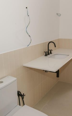 Apartamento à venda com 220m², 3 quartos e 2 vagas Apartamento à venda com 220m², 3 quartos e 2 vagasBanheiro Social