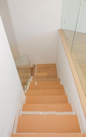 Apartamento à venda com 220m², 3 quartos e 2 vagas Apartamento à venda com 220m², 3 quartos e 2 vagasEscada