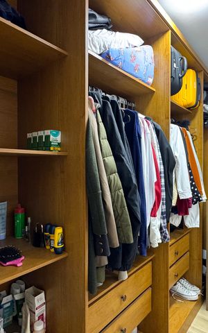 Casa à venda com 240m², 3 quartos e 2 vagas Casa à venda com 240m², 3 quartos e 2 vagasCloset - Suíte