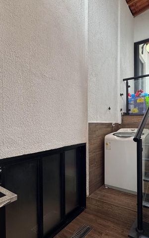 Casa à venda com 240m², 3 quartos e 2 vagas Casa à venda com 240m², 3 quartos e 2 vagasÁrea de Serviço